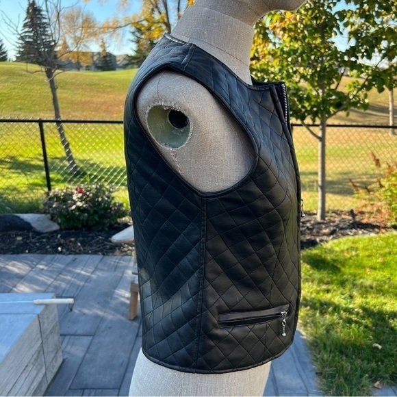 Vintage Black Vegan Faux Leather Quilted Vest Size Small - Picture 7 of 10